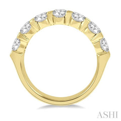 1 1/2 ctw 7 Stone Round Cut Diamond Wedding Band in 14K Yellow Gold