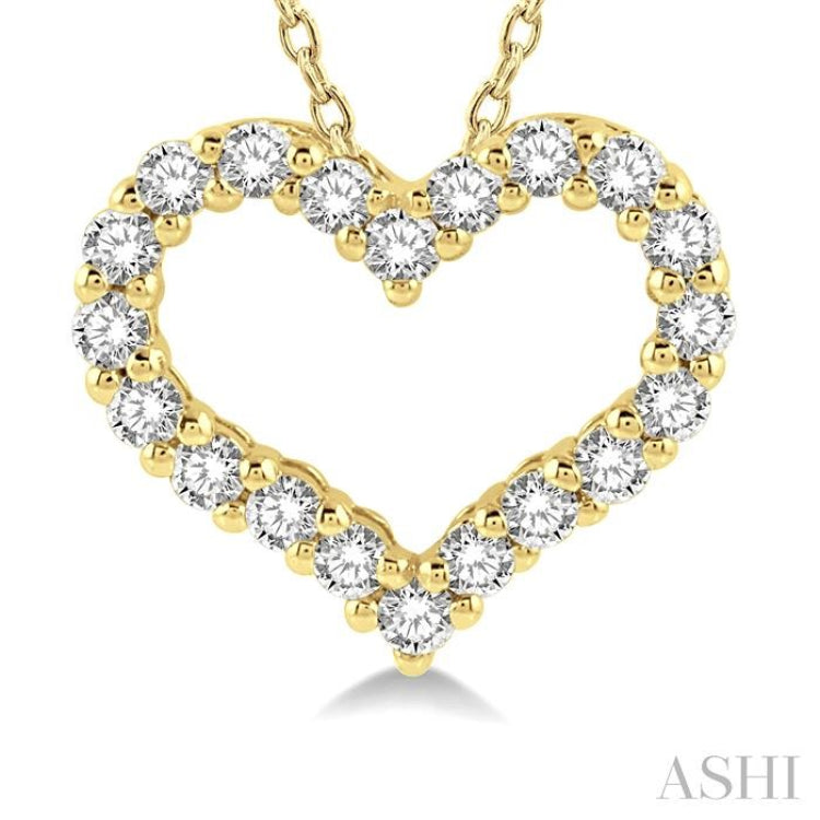 1/4 Ctw Heart Shape Round Cut Diamond Pendant With Chain in 14K Yellow Gold