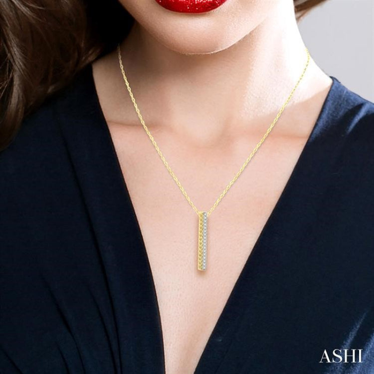 1/6 Ctw Pyramid Round Cut Diamond Bar Pendant With Chain in 14K Yellow Gold