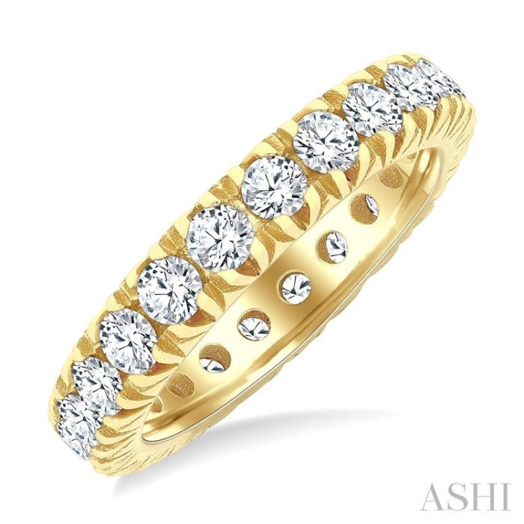 2 Ctw Round Cut Diamond Eternity Wedding Band in 14K Yellow Gold