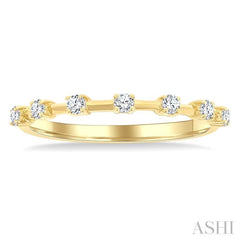 1/5 Ctw Round Cut Diamond Fashion Band in 10K Yellow Gold
