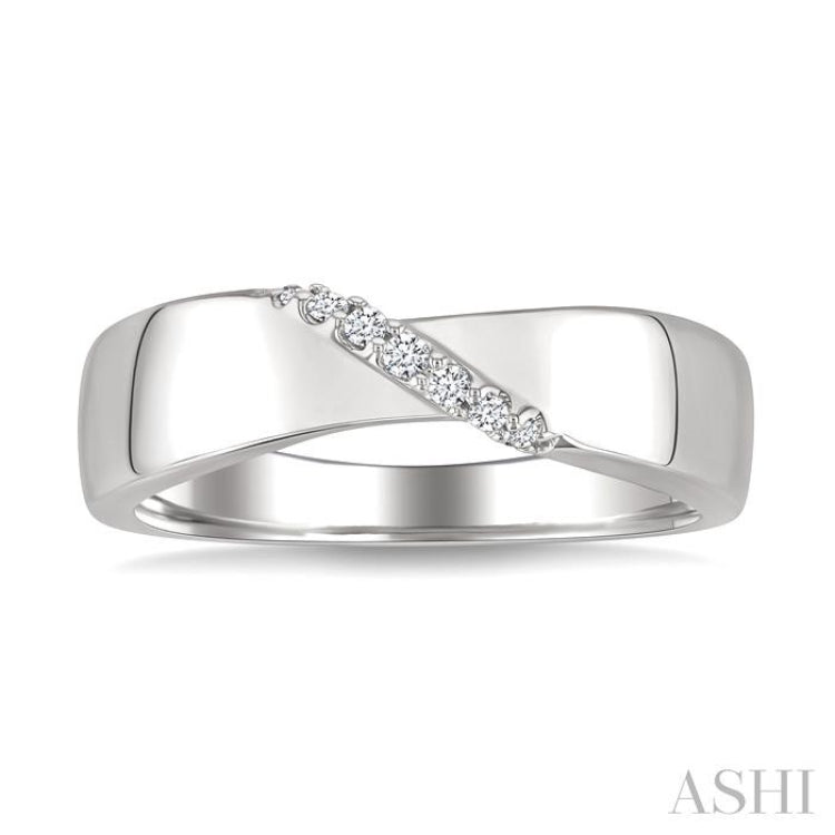 1/20 Ctw Single Cut Diamond Fashion Ring in Sterling Silver