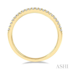 1/10 Ctw Round Cut Diamond Wedding Band in 14K Yellow Gold