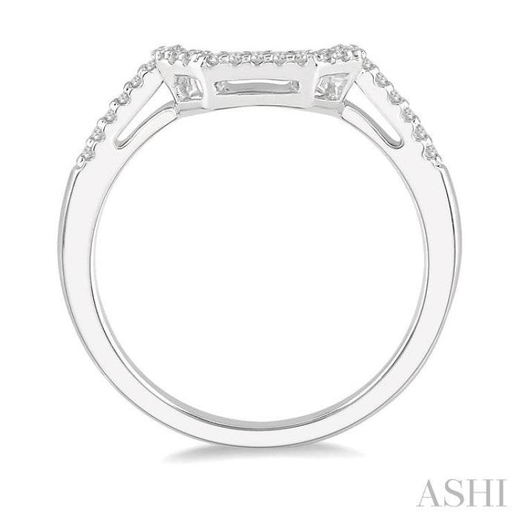 1/8 Ctw Deep Dish Center Round cut Diamond Wedding Band in 14K White Gold