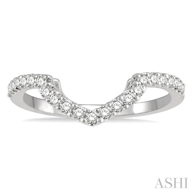 1/4 Ctw Chevron Round Cut Diamond Wedding Band in 14K White Gold