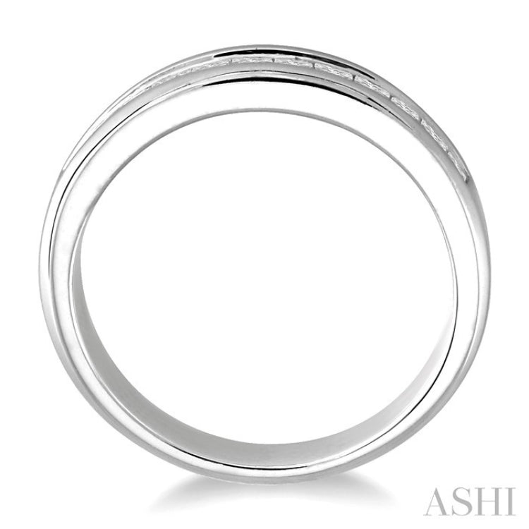 1/4 Ctw Princess Cut Diamond Wedding Band in 14K White Gold