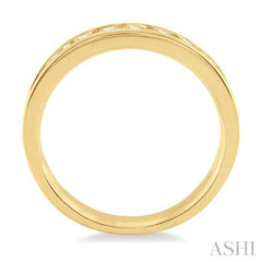 1/6 ctw Round Cut Diamond Wedding Band in 14K Yellow Gold