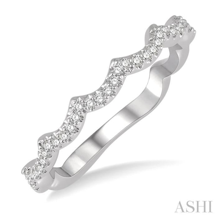 1/6 ctw Wavy Pattern Round Cut Diamond Wedding Band in 14K White Gold