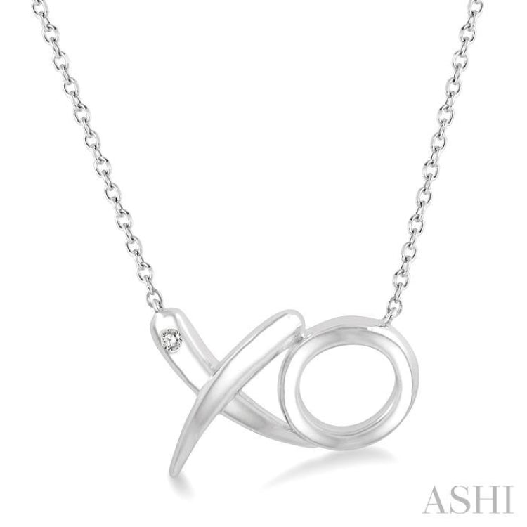 1/50 ctw 'XO' Hugs and Kisses Round Cut Diamond Fashion Pendant With Chain in Sterling Silver