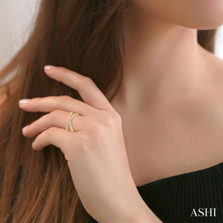 1/6 ctw Criss-Cross Split Shank Round Cut Diamond Fashion Ring in 10K Yellow Gold