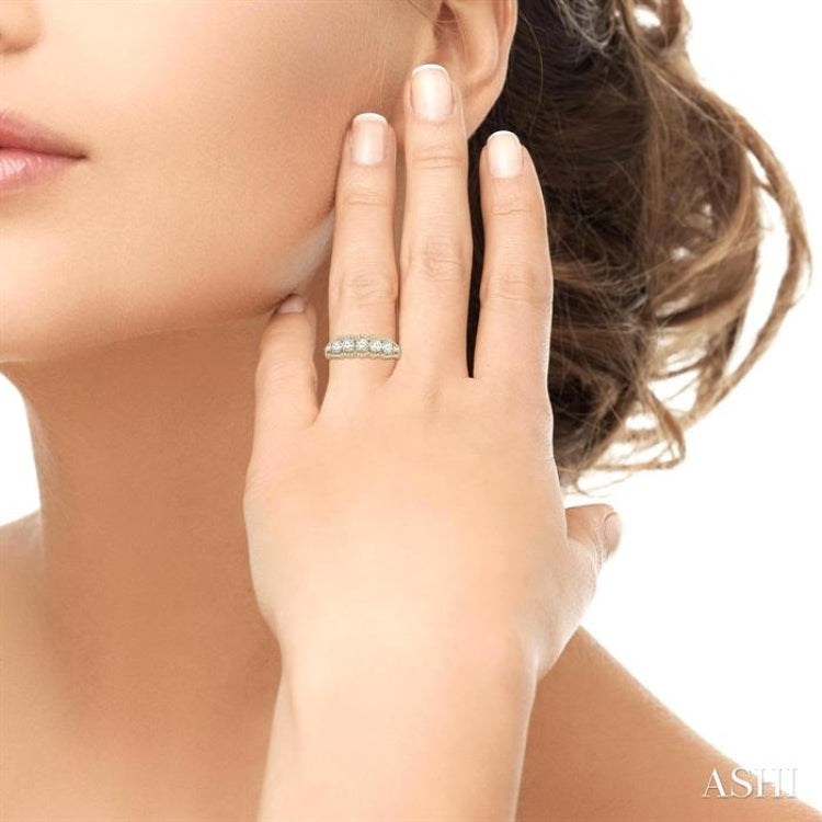 1 ctw Baguette and Round Cut Diamond Fashion Ring in 14K Yellow Gold