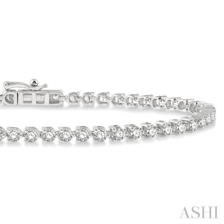 2 ctw Tri-Prong Round Cut Diamond Tennis Bracelet in 14K White Gold
