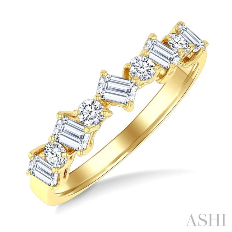 3/4 Ctw Emerald and Round Cut Diamond Fashion Band in 14K Yellow Gold