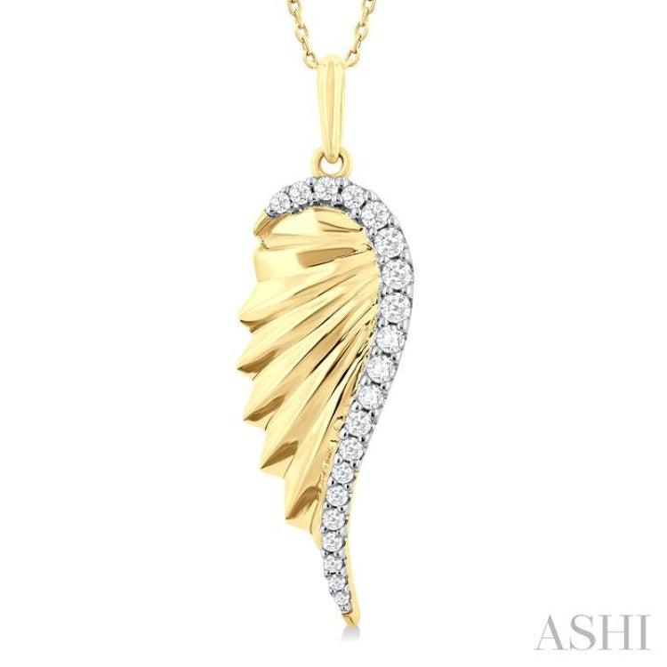 1/5 ctw Fluted Texture Angel Wing Round Cut Diamond Fashion Pendant With Chain in 14K Yellow Gold
