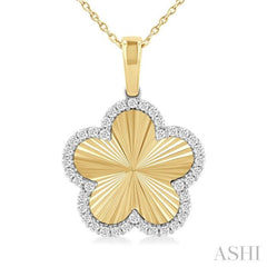 1/4 ctw Fluted Texture Clover Round Cut Diamond Fashion Pendant With Chain in 14K Yellow and White Gold
